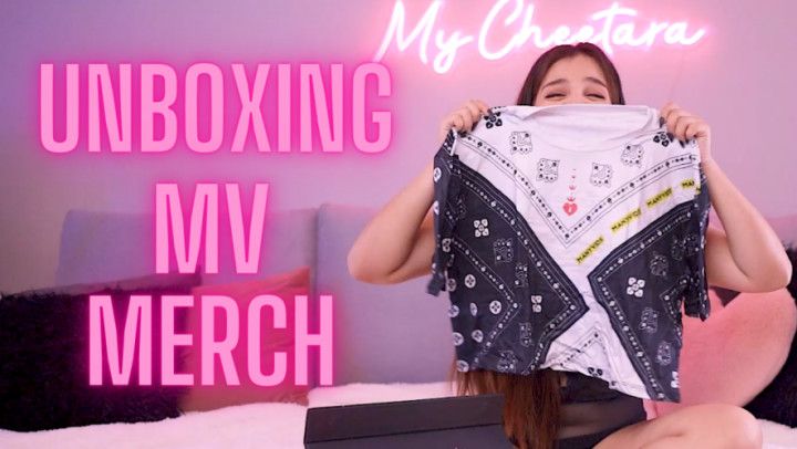 Unboxing MV Merch