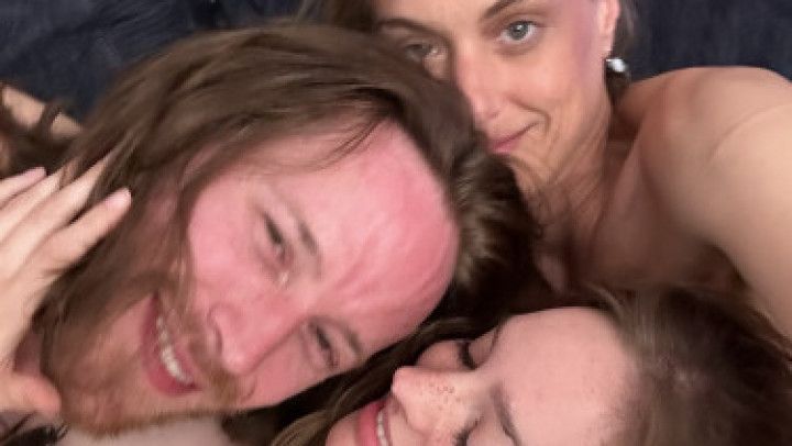 Sexy Hippies Cam Show Threesome