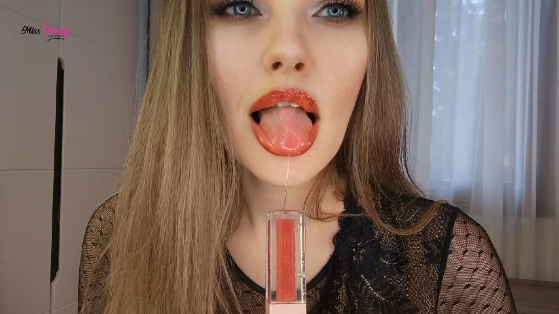 Lipstick tease and Mouth worship