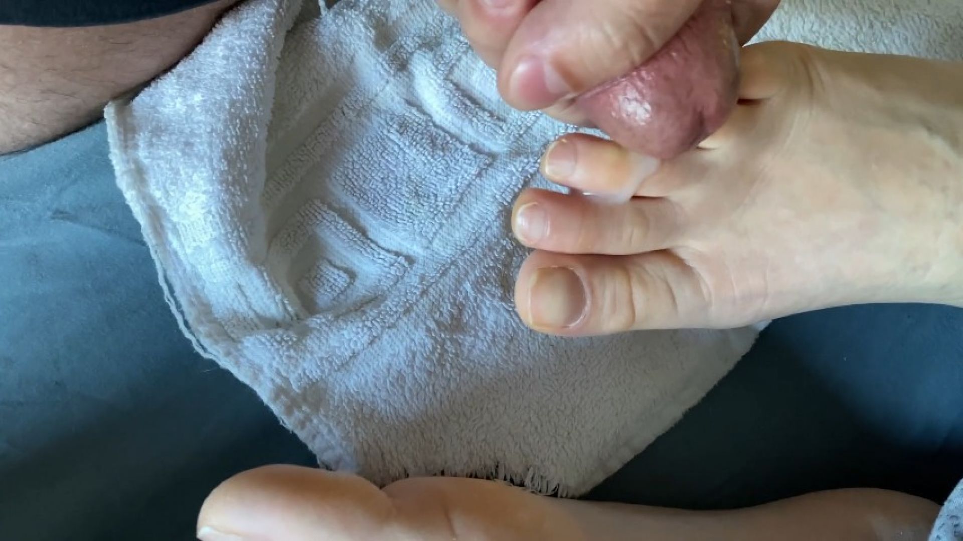 MORE NATURAL MESSY FEET