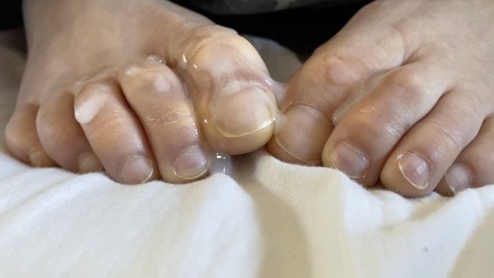 MASSIVE CUM OVER TOES