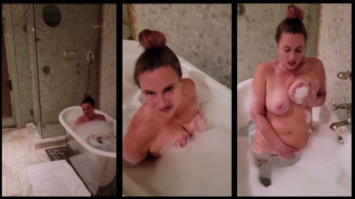 Sexy MILF Nikki Bubblebath Masturbation