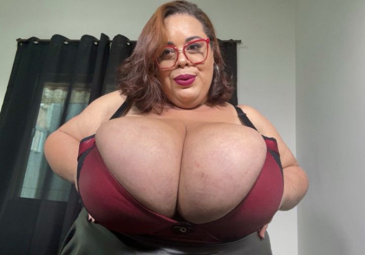 Angel BBW Big Pee Boobs