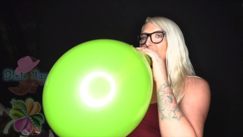 Dixie May Blows Her Balloon MP4