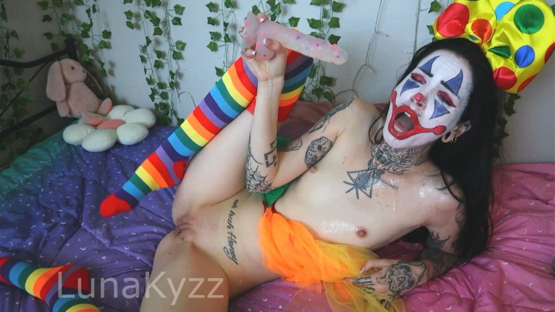 Spit Play Gagging Clown