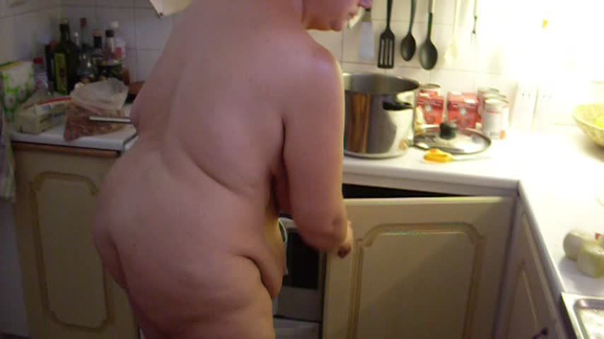 Jen is cooking Food all Naked