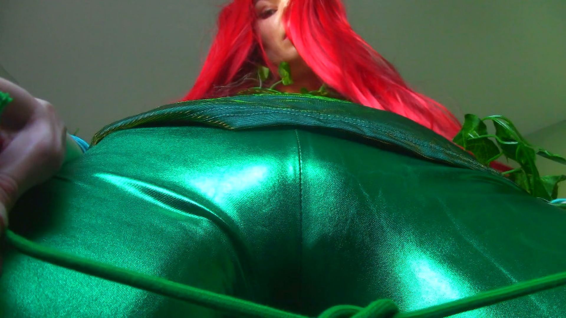 Poison Ivy's Pussy Prisoner