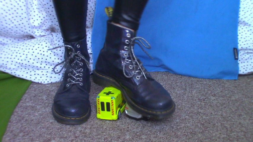 Doc Martens CARS Destruction Giantess