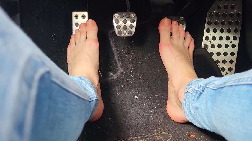 Barefoot Pedal Pumping &amp; Revv