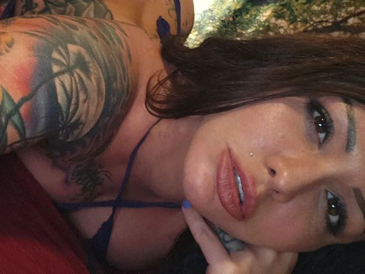 Creator CharletteWebb is now Live CharletteWebb session image