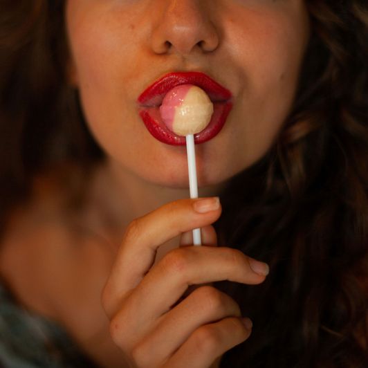Share a lolli pop with me!