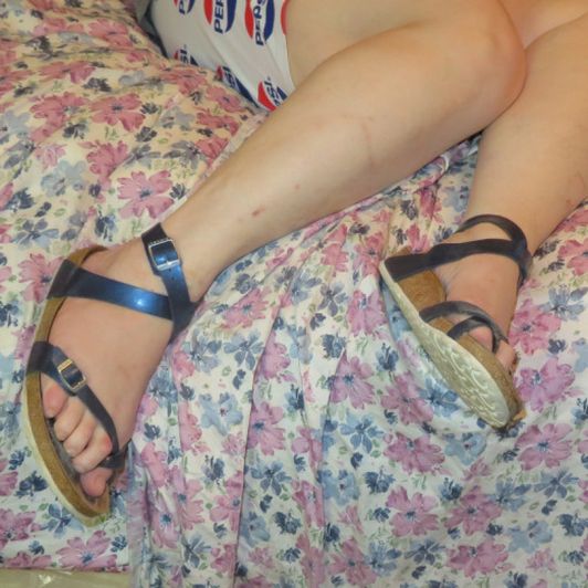 my feet in toe sandals set