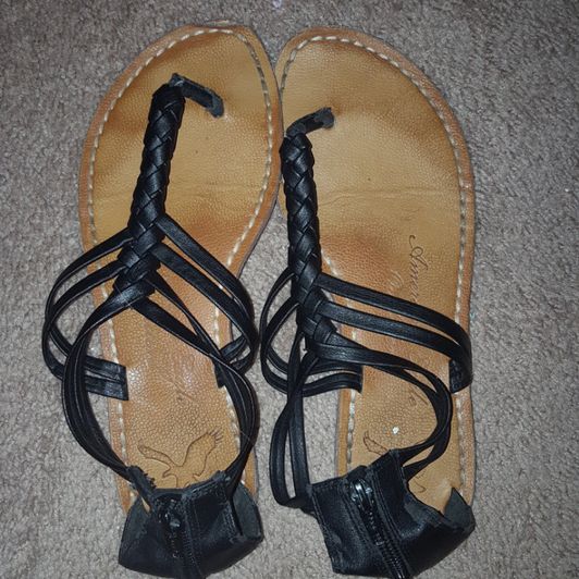 black thong sandals