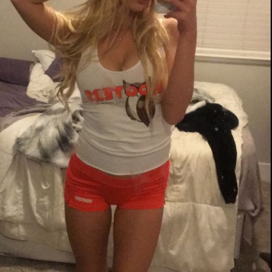 Hooters outfit