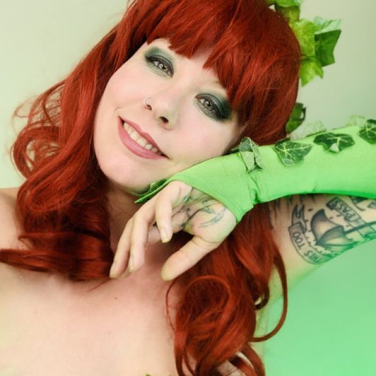CRUEL Cock rating vid from Poison Ivy