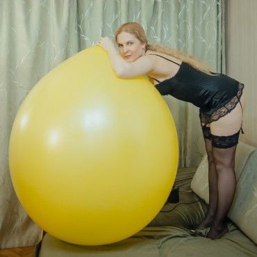 Custom Photoset with Giant Balloon