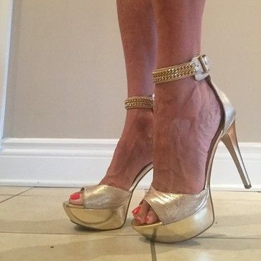 Gold ankle strap Guess