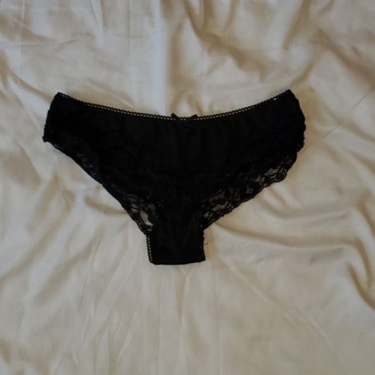 Black lace bikini panty