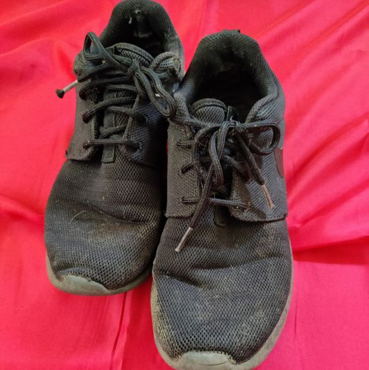 WELL WORN DIRTY GYM SHOES