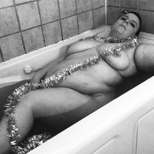 Tinsel Bath Time and Spreading