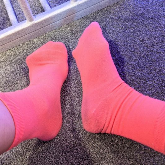 neon pink ankle socks