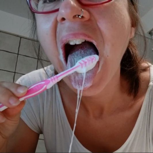 Used ToothBrush AND Free Photoset
