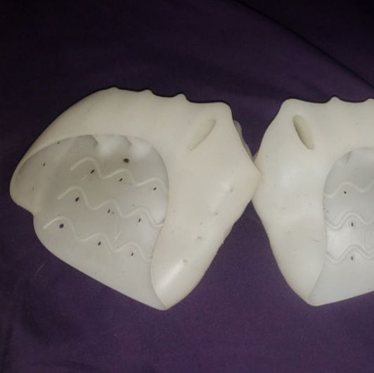 Dirty stinky silicone toe separators