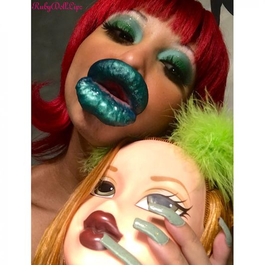 36 Pics: Larger Lips Doll Head Kisses 28