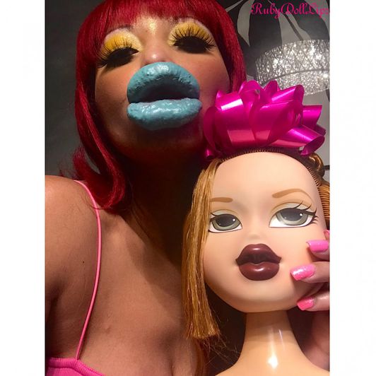 38 Pics: Larger Lips Doll Head Kisses 29