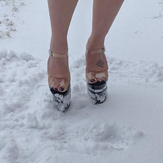 Heels in Snow Photo Set