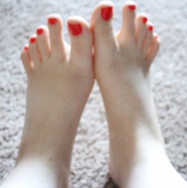 HD: Red Nail Feet Pics