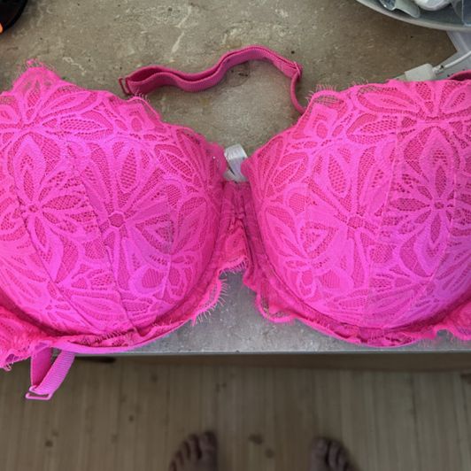 Pink Victoria Secret bra size 36DD wore in a lot of videos!