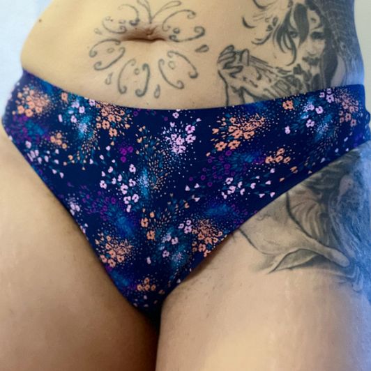 Blue thong panties with flowers