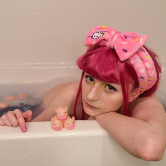 Pig bubble bath