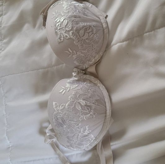 Old white lace detail bra