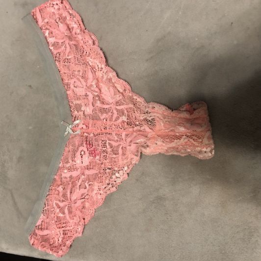 pretty pink lace thong with bow