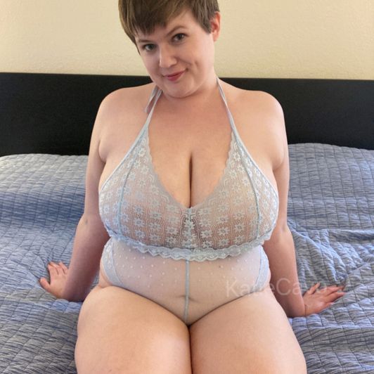 Chubby shaved pussy photoset