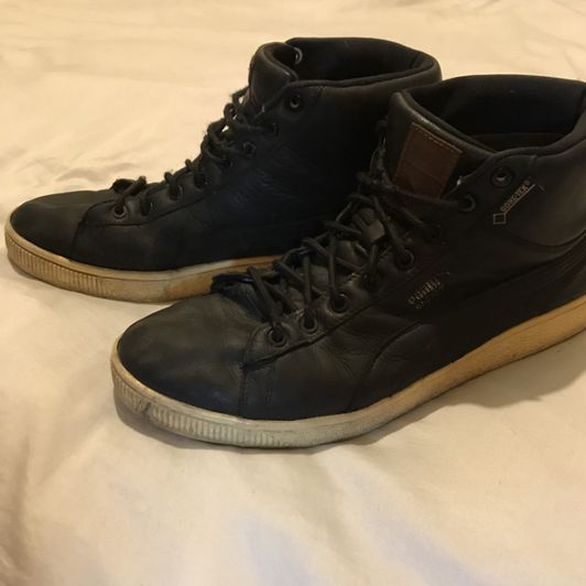 Leather puma sneakers
