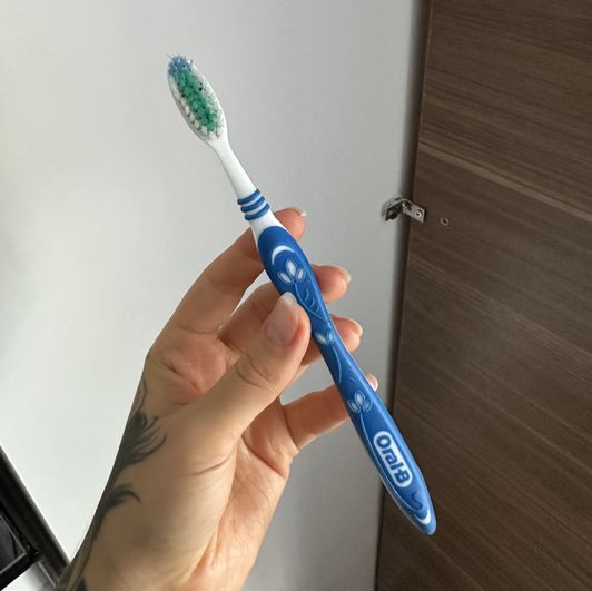 Very used and dirty toothbrush