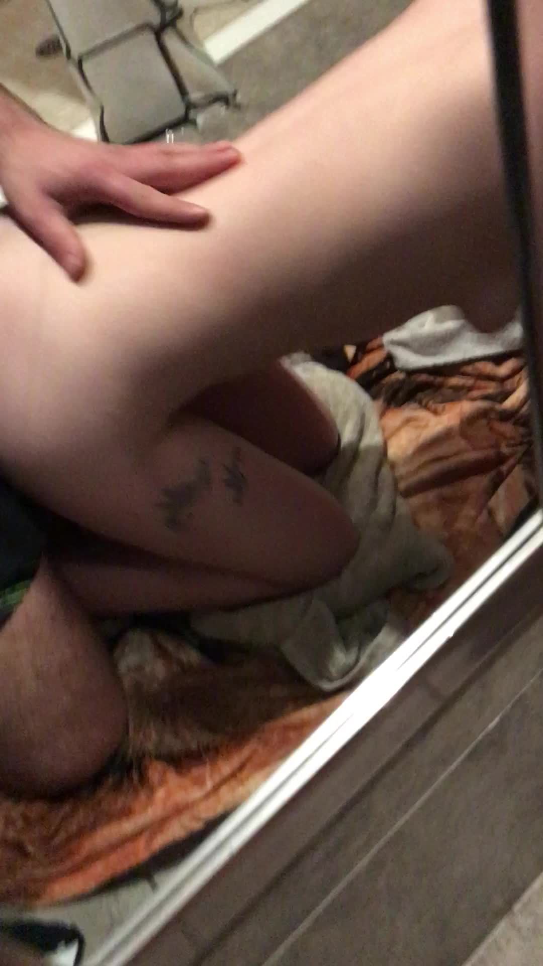 Young slut fucked in gym shower
