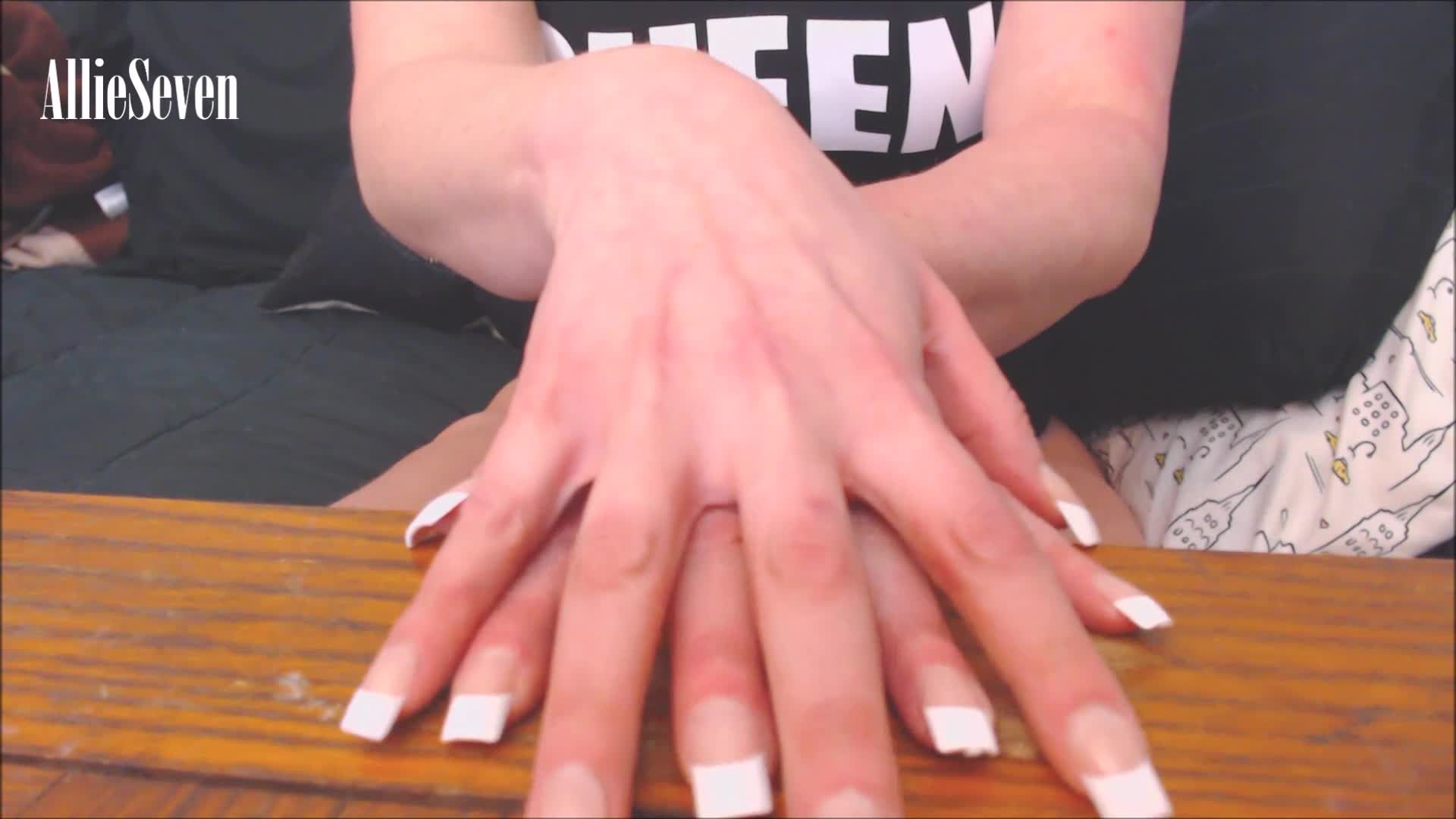 French Tip | Nail Tapping