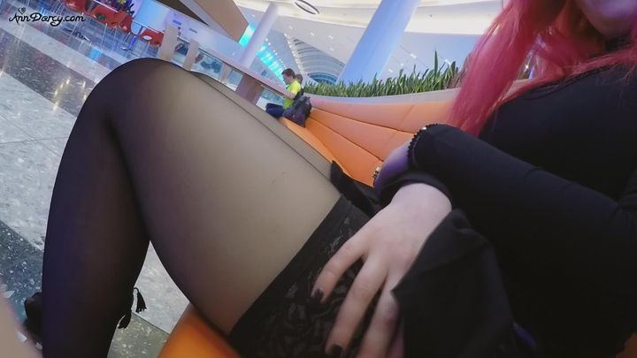 No panties upskirt in public place