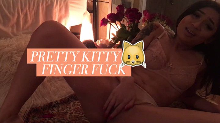Pretty Kitty Finger Fuck