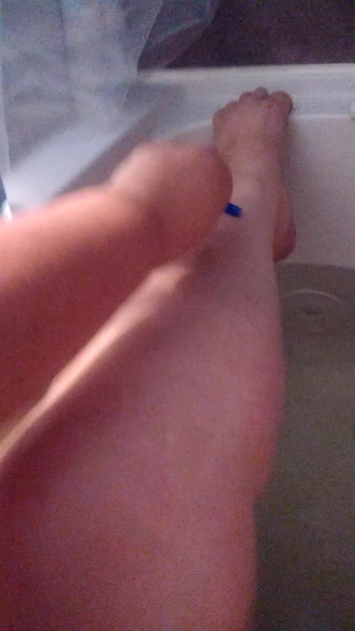 BBW Shaving legs