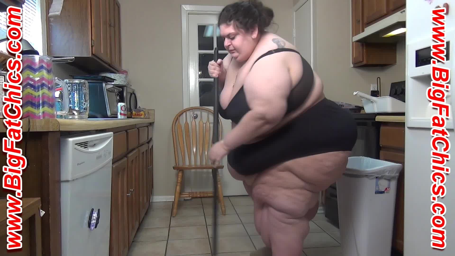 650lb HouseWife Cooking &amp; Cleaning