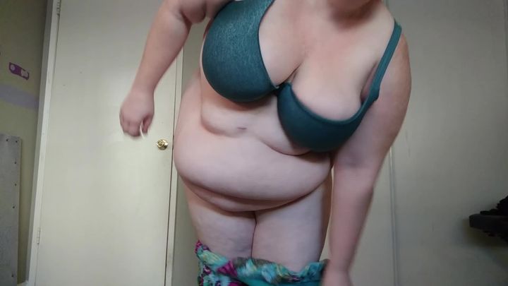 Too Fat for my Clothes! - BBW Feedee