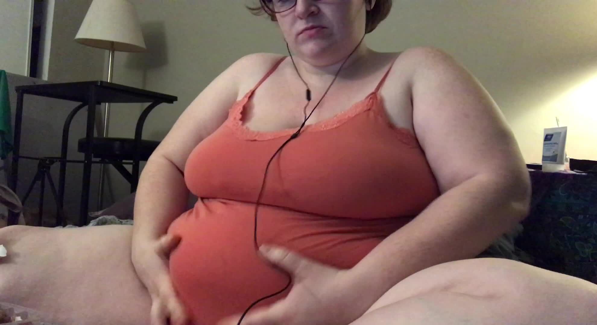 Donut Holes and Water Bloat - BBW Feedee