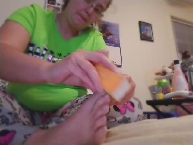 Painting my toes part 2