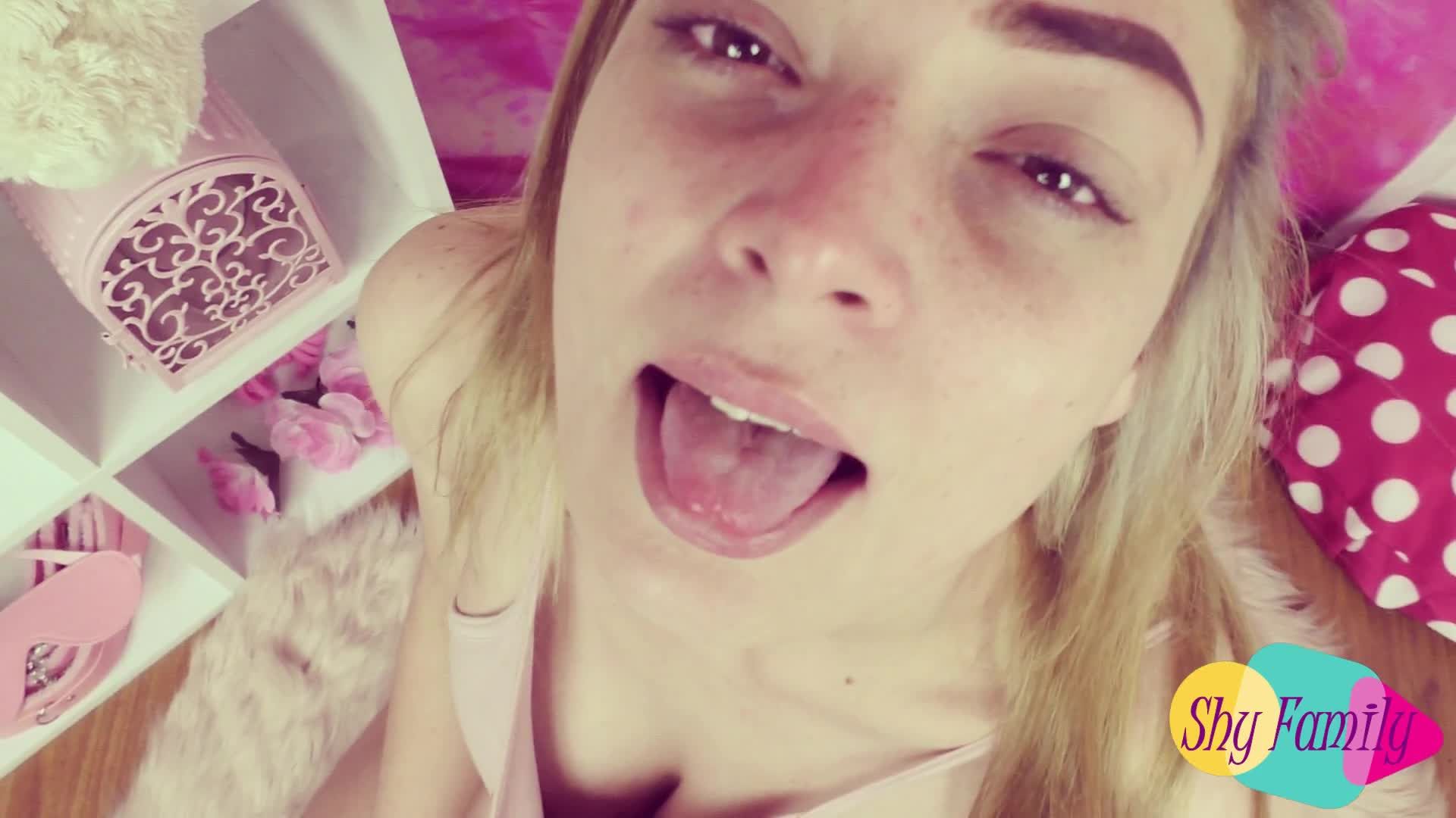 Natural Teen Gets Tongue Covered In Cum