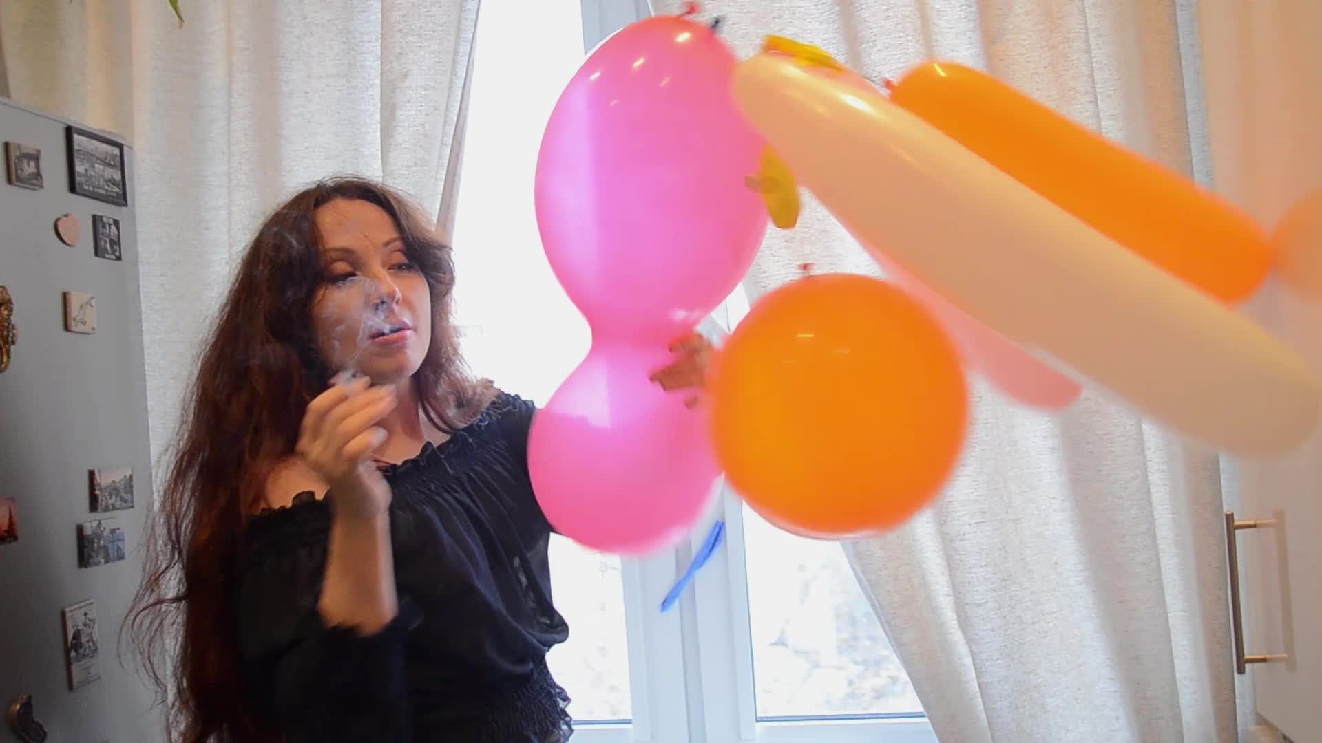 Nathalie Smokes And Pops Balloons Cigpop